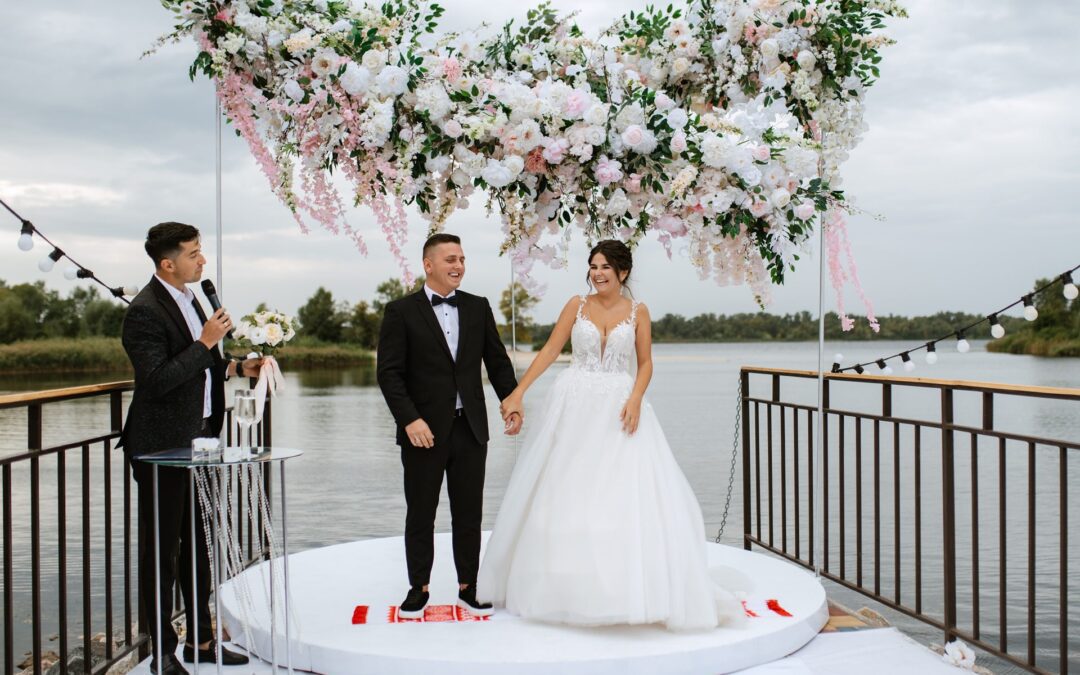 How to Protect Your Wedding Dress During and After an Outdoor Ceremony